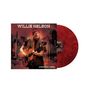 Text: WILLIE NELSON, AMERICAN REBEL. Illustration eines Mannes mit Gitarre vor Wüstenlandschaft. Rote Vinylplatte.