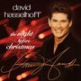 Ein lächelnder Mann vor rotem Hintergrund mit Stern, Text: "david hasselhoff", "the night before christmas".