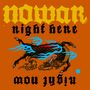 „nowar night here“ in gotischer Schrift auf orangefarbenem Hintergrund, mit einem stilisierten, drachenähnlichen Wesen.