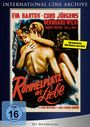 „Rummelplatz der Liebe“, Namen von Schauspielern. Paar umarmt sich leidenschaftlich, bunter Hintergrund mit Riesenrad.