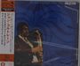 „SELFLESSNESS featuring MY FAVORITE THINGS“, JOHN COLTRANE. Illustration mit Saxophonspieler vor blauem Hintergrund.