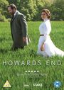 Zwei Personen in einem Feld, darunter Text: "HOWARDS END". Logos der BBC und STARZ sowie Bewertung und Zitate.