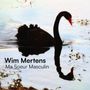 Text: „Wim Mertens Ma Soeur Masculin“. Ein schwarzer Schwan schwimmt auf ruhigem Wasser.