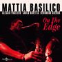 "MATTIA BASILICO" oben, darunter Namen mehrerer Künstler. "On The Edge" in Rot. Ein Mann spielt Saxophon in rotem Licht.