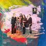 "Sara Filipova, Koehne Quartet, Merge. Vier Frauen mit Streichinstrumenten vor bunter, abstrakter Kulisse."