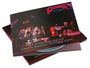 „LIVE AT THE PARIS THEATER LONDON, ENGLAND - NOVEMBER 11, 1979“ auf CD-Hülle. Bühne mit Band und Instrumenten.