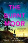 „The truth lies beneath the ashes. THE BURNT MOOR. One of the most original... voices in crime fiction“. Hirsch auf Felsen.
