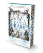 "She’s his only weakness and his every temptation." Titel: "Vine of Hearts" von Julie Soto. Verschnörkeltes Design mit Blüten.