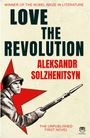 „LOVE THE REVOLUTION“ überschrift, Soldat mit Gewehr vor rotem Stern auf beigem Hintergrund.