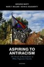 Titel: "ASPIRING TO ANTIRACISM". Regenbogenflagge und Schild "BLACK LIVES MATTER". Hintergrund zeigt Gebäude und Bäume.