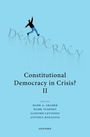 „Constitutional Democracy in Crisis? II“, Editoren: Mark A. Graber, Mark Tushnet, Sanford Levinson, Antonia Baraggia. Logo „Oxford“. Silhouette einer Person über „DEMOCRACY“.