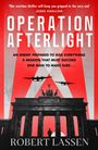 "OPERATION AFTERLIGHT" in großen Buchstaben, darüber ein Flugzeug, darunter Brandenburger Tor im Schatten mit rotem Hintergrund.