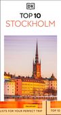 "TOP 10 STOCKHOLM" steht groß über einem Landschaftsbild mit historischen Gebäuden und einer hohen Kirchturmspitze.