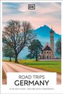 "ROAD TRIPS GERMANY. PLAN WITH EASE. EXPLORE WITH CONFIDENCE." Dorfkirche vor Bergkulisse und Bäume entlang der Straße.
