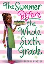 „The Summer Before the Whole Sixth Grade“. Ein Mädchen mit grüner Schürze hält Cupcakes. Text auf rosa Streifen mit Sternen.