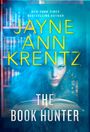 Text: "NEW YORK TIMES BESTSELLING AUTHOR JAYNE ANN KRENTZ THE BOOK HUNTER". Eine Frau schaut durch blauen Nebel über ein offenes Buch.