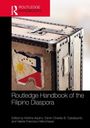 "Routledge Handbook of the Filipino Diaspora", Koffer mit philippinischer Flagge-Aufkleber, rotes "Routledge Handbooks" Logo oben links.