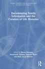 "Documenting Family Information and the Curation of Life Histories" ist der Titel. Blauer Hintergrund mit weißen Mustern.