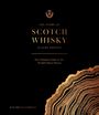 „THE STORY OF SCOTCH WHISKY LUXURY EDITION“. Goldene Schrift auf schwarzem Hintergrund mit einem stilisierten Baumringmuster.