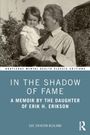 "In the Shadow of Fame: A Memoir by the Daughter of Erik H. Erikson" von Sue Erikson Bloland. Schwarz-weiß Foto eines Mannes mit Kind.