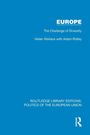 „EUROPE“, „The Challenge of Diversity“, Autoren: Helen Wallace und Adam Ridley. Blauer Hintergrund, weißer Text.