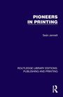 Text: "Pioneers in Printing", "Seán Jennett", "Routledge Library Editions: Publishing and Printing". Dunkelblauer Hintergrund.