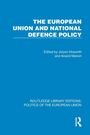 Oben steht: "THE EUROPEAN UNION AND NATIONAL DEFENCE POLICY". 
Editoren: Jolyon Howorth und Anand Menon. Blaues Cover.