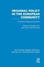 "REGIONAL POLICY IN THE EUROPEAN COMMUNITY" in Weiß auf Blau. Rechts unten ein weißes Logo mit Silhouette und "ROUTLEDGE".