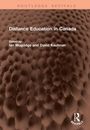 "Distance Education in Canada", herausgegeben von Ian Mugridge und David Kaufman. Hintergrund: Brauner, wabenartiger Textur.