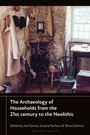 „The Archaeology of Households from the 21st century to the Neolithic“. Rustikaler Raum mit antiken Möbeln.