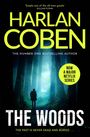 Text: HARLAN COBEN, THE WOODS, "The past is never dead and buried", ein Waldweg mit einer Person in nebligem Licht.