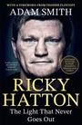 Ein Buchcover mit dem Titel "RICKY HATTON: The Light That Never Goes Out" von Adam Smith. Ein Gesicht im Hintergrund.