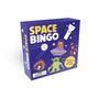 "SPACE BINGO", "ON-THE-GO BINGO FOR KIDS!". Spaßige Weltraumillustration mit Aliens, Raumschiffen und einem Satelliten.