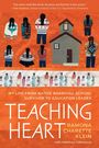 Zitat von Deb Haaland. Text: "Teaching Heart." Buntes Quilt-Design mit Figuren in traditioneller Kleidung und einem Haus.