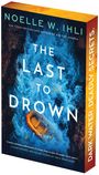 Text: „THE LAST TO DROWN: DELUXE STENCILED EDGES“ von Noelle W. Ihli. Oben rechts ein gefaltetes Eck, darunter ein Logo mit einem stilisierten blauen Buch.
