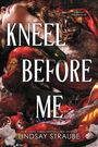 Text: "KNEEL BEFORE ME", "A SPLIT OR SWALLOW NOVEL", "NEW YORK TIMES BESTSELLING AUTHOR", "LINDSAY STRAUBE".  
Eine Frau und ein Granatapfel.