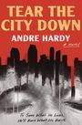 „TEAR THE CITY DOWN“ und „ANDRE HARDY a novel“. Darunter eine graue Stadt und ein Augenpaar.