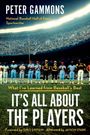 Text: "IT'S ALL ABOUT THE PLAYERS. National Baseball Hall of Fame Sportswriter." Baseballspieler stehen auf dem Spielfeld.