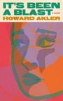 Text: "IT'S BEEN A BLAST - a novel - HOWARD AKLER". 
Illustration: Bunte, überlagerte Silhouette eines Gesichts.