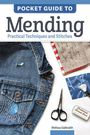 "Pocket Guide to Mending: Practical Techniques and Stitches" zeigt Jeans, Nähzubehör, Nadelhalter und Schere.