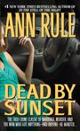 „#1 New York Times Bestselling Author“, „Ann Rule“, „Dead by Sunset“, „The true-crime classic...“. Frau im Auto.