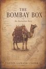 "The Bombay Box: An Australian Story" von Upton Lafranki Cooper. Ein prachtvoll geschmücktes Kamel steht vor alten Karten.
