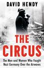 Text: "David Hendy, The Circus, The Men and Women Who Fought Nazi Germany Over the Airwaves."   
Bild: Person mit Mikrofon.