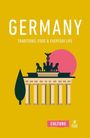 Text: "GERMANY; TRADITIONS, FOOD & EVERYDAY LIFE; CULTURE". Illustration des Brandenburger Tors vor einem rosa Kreis.