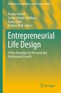 „Entrepreneurial Life Design: A New Paradigm for Personal and Professional Growth“. Grüner Hintergrund mit gelben Streifen.