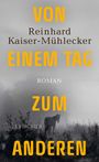 Der Text zeigt: "VON EINEM TAG ZUM ANDEREN" und "Reinhard Kaiser-Mühlecker". Ein Pferd steht im Nebel.