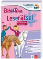 "Bibi & Tina Leserätsel Band 2. Mit farbigen Silben lesen lernen. Zwei Mädchen reiten auf Pferden und klatschen ab."