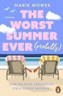 Titel: "The Worst Summer Ever (probably)". Zwei Liegestühle am Strand, Hände berühren sich. Lebhaftes, sommerliches Design.