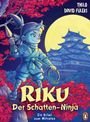 "Riku der Schatten-Ninja. Ein Krimi zum Mitraten." Ein cartoonartiger Ninja vor einer Burg und Vollmond, umgeben von roten Blättern.