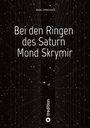 "Bei den Ringen des Saturn Mond Skrymir" steht auf einem sternenreichen Hintergrund mit einem Saturn-Mond-Motiv.